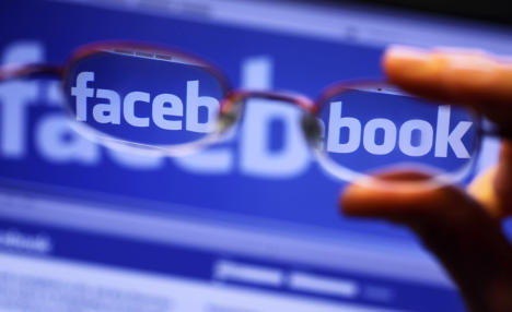 Facebook to meet gov on Internet hate-mongering