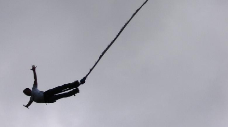 Dutch teenage girl dies during bungee jump