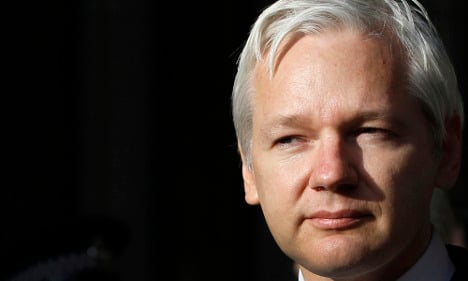 Assange lawyer: 'I'm still prepared to go to the UK'