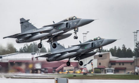 Swedish air force to fly through Russian skies