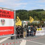 Identitarian activists block border crossing