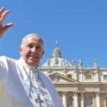 Pope Francis puts up Syrian refugee family