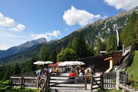 Hikers beaten up by mountain bikers in Tyrol
