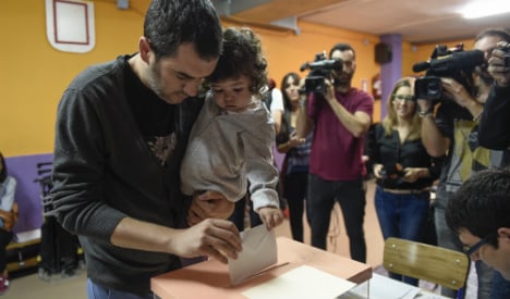 Catalans go to the polls in de facto referendum on independence