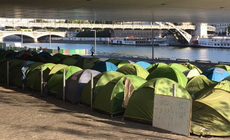 Police clear out two refugee camps in Paris