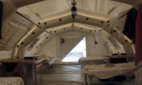 Sweden to erect tents for hundreds of refugees