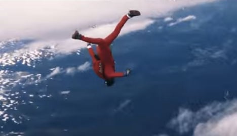 Norway's skydiving champ in Freefall video