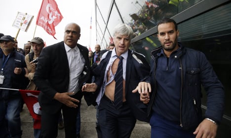 Half-naked Air France execs flee workers