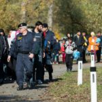 Bavaria tells Merkel: stop refugee flow from Austria