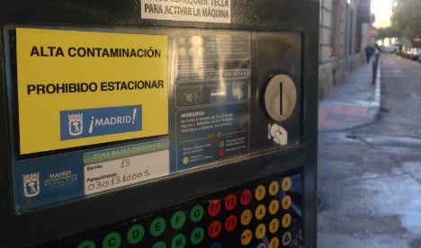 Madrid bans cars from parking in city centre in bid to curb pollution