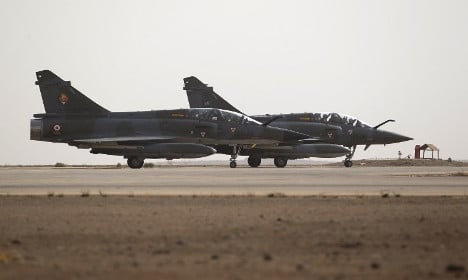 French warplanes pound Isis stronghold in Syria