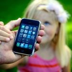 Swedish pools ban parents’ smartphones