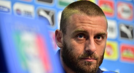 Roma's De Rossi fined for 'offensive' gesture