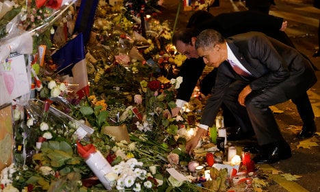 Obama pays respects to Paris victims at Bataclan