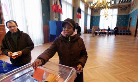 France ditches pledge to give foreigners vote