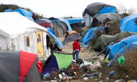 France scolded for 'round-ups' of refugees