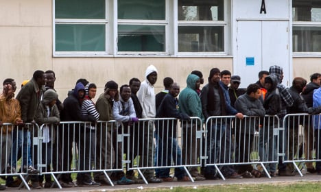 Refugees 'barred' from French swimming pool