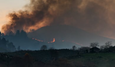 Helicopter crashes battling wildfire in northern Spain killing pilot