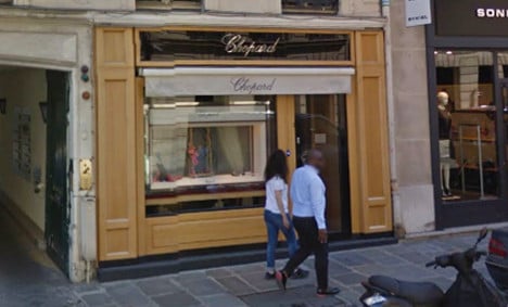 Thief 'nabs €1m worth of jewels' from Paris store