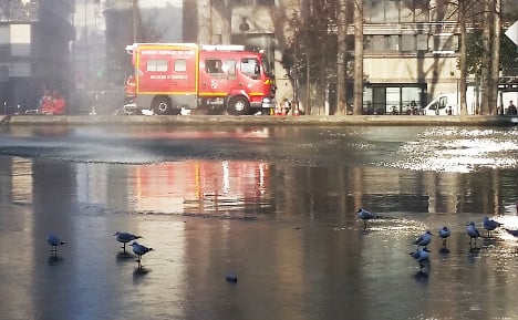 VIDEO: It’s icy cold in Paris as waters of canal (almost) freeze over