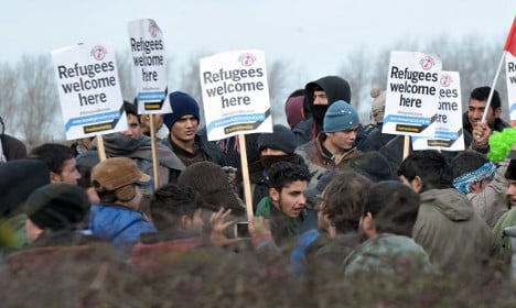 France vows order in Calais after refugees storm ferry