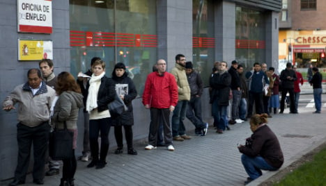 Spain sees record jobless fall in 2015 as economy recovers