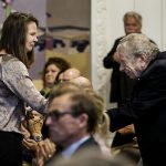 A prize honouring victim Finn Nørgaard was handed out in Christiansborg, where Nørgaard's sister, Helle, held a speech. Here, she greets former chief rabbi Bent Melchior.
Photo:  Liselotte Sabroe/Scanpix