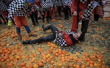 Seventy hurt by flying oranges in Italy's crazy fruit fight
