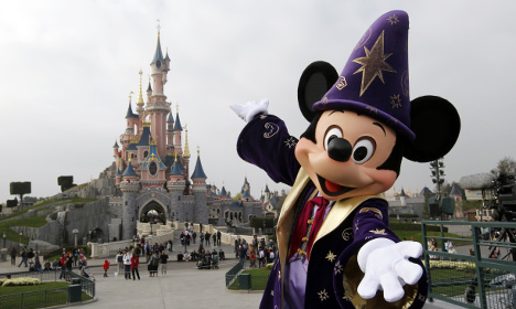 House arrest for armed man at Disneyland Paris