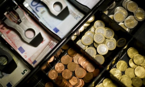 Are Germans right to fear limit on cash payments?
