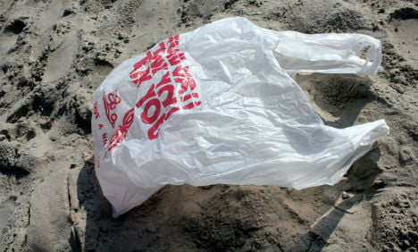 Ministry wants early ban on single-use plastic bags