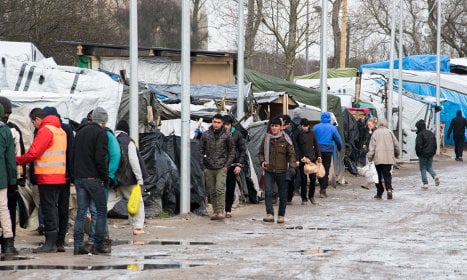 Migrants moved on as Calais eviction begins