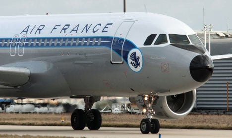 Woman hid child in bag on Air France flight to Paris