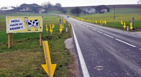 Desperate Austrian town uses huge 'litter' arrows