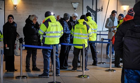 Sweden further extends Denmark border checks