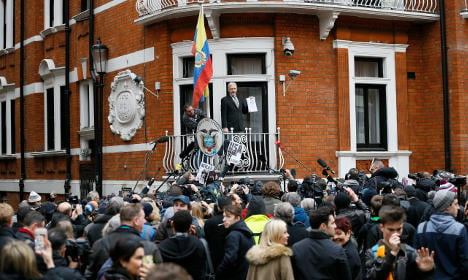 Celebrities urge Sweden to let Assange walk free