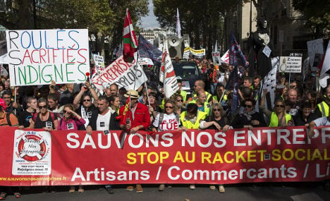 French protest to show their anger against labour reforms