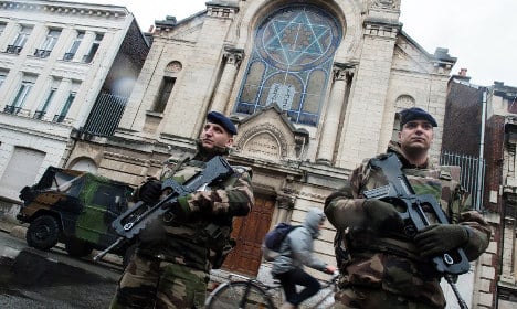 French Jewish man goes to synagogue dressed as jihadist