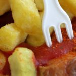Berlin currywurst seller calms thief with leftover potato salad