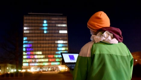 German IT students play XXL Tetris on university building