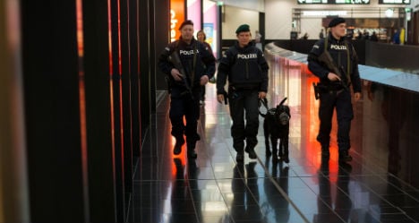 ‘Only 3 bombs’ in bag joke sparks Vienna airport alarm