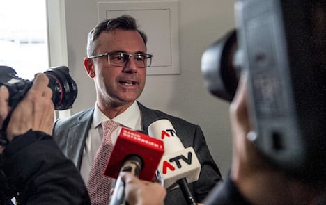 FPÖ's Hofer wins 36.7% of vote, runoff likely