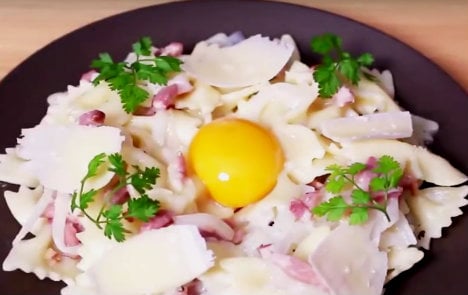 Italians pour scorn on French attempt to reinvent carbonara