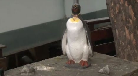 'Guilty' penguin thieves return statue to Vienna cafe