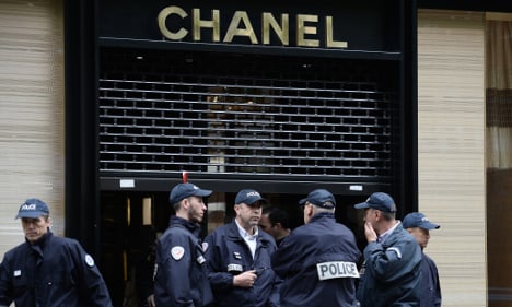 Armed thieves hit Chanel store in central Paris