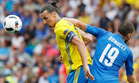 Italy 1-0 Sweden: Late goal put Italy in last 16