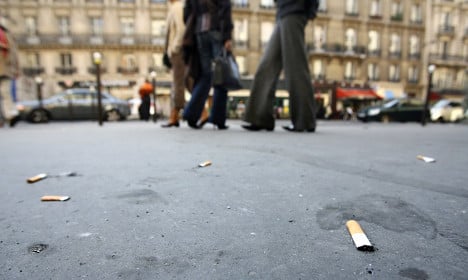 Paris rolls out brigade to force Parisians to clean up act