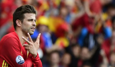 Spain beat Czech Republic 1-0 thanks to late Pique header