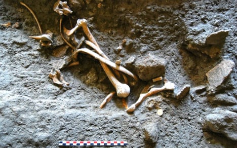 Ancient Roman fugitives' bones found in Pompeii shop