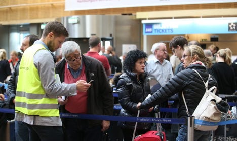 20,000 stranded as Swedish pilots strike for second day
